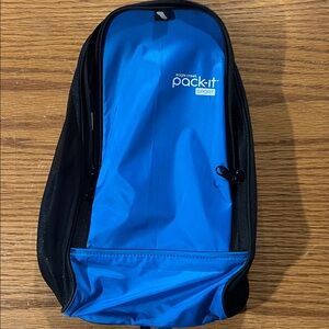 Blue, Eagle Creek shoe pack, size large fits men’s shoe size 13. Like new, used.